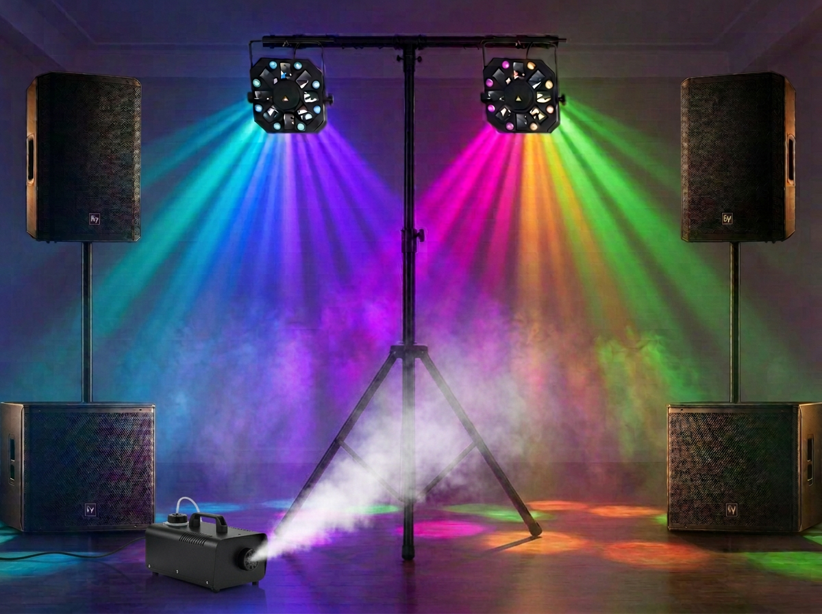 Två topphögtalare, två 12-tumssubwoofers, ljusrigg och rökmaskin i ett rum